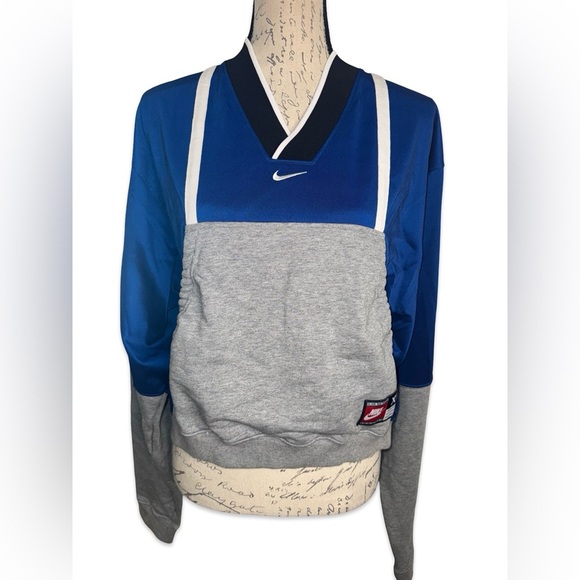 Nike Tops - Nike Sweatshirt